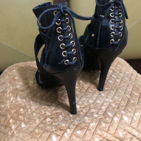 Women’s black size 9 heels - Picture 2 of 3